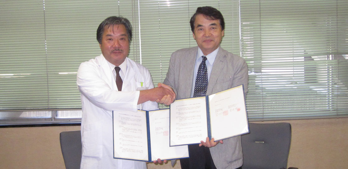国立病院機構福山医療センターとAMDAの連携協定調印式